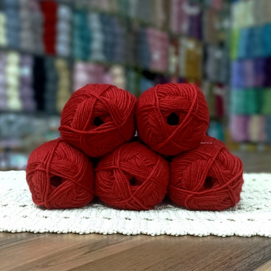 450 - 500 gr %75 Wool ( Yün ) İhraç Fazlası El Örgü İpi - Koyumsu Kırmızı 450 - 500 gr %75 Wool ( Yün ) İhraç Fazlası El Örgü İpi - Koyumsu Kırmızı