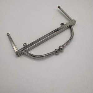 Metal Örme Çanta Bursu  20 cm Topuzlu El Tutmalı GÜMÜŞ